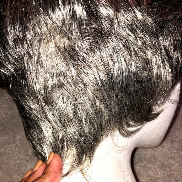 VIVICA A. FOX silver wig - Picture 9 of 11